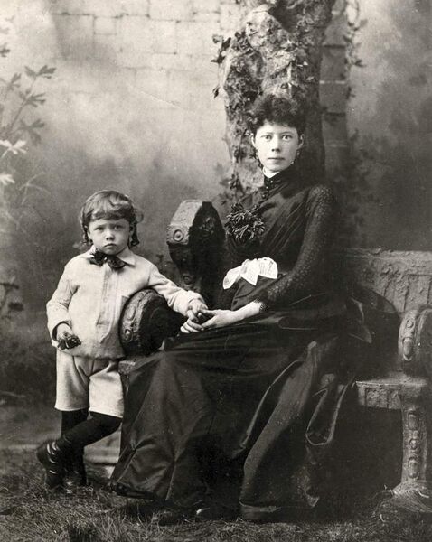 File:Carrieandson.jpg